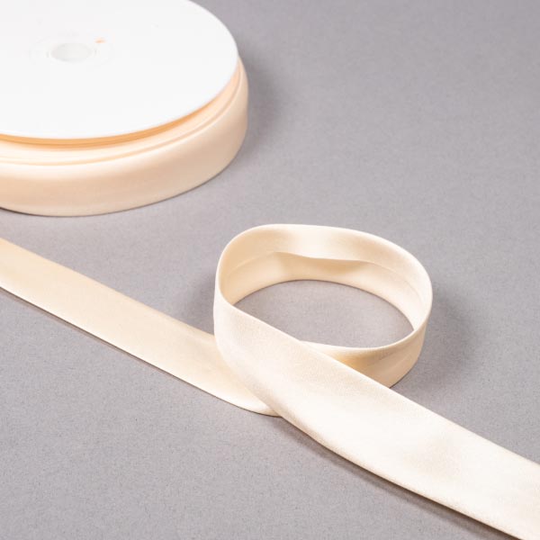 20mm Satin Look Stretch Bias reel of 20mts 6648 Cream